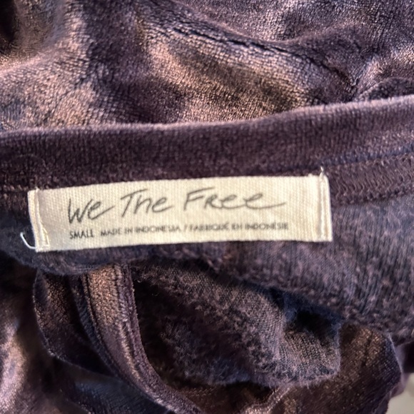 We The Free velvet top, low scoop on back side. Short loose floppy fabric - Picture 3 of 7